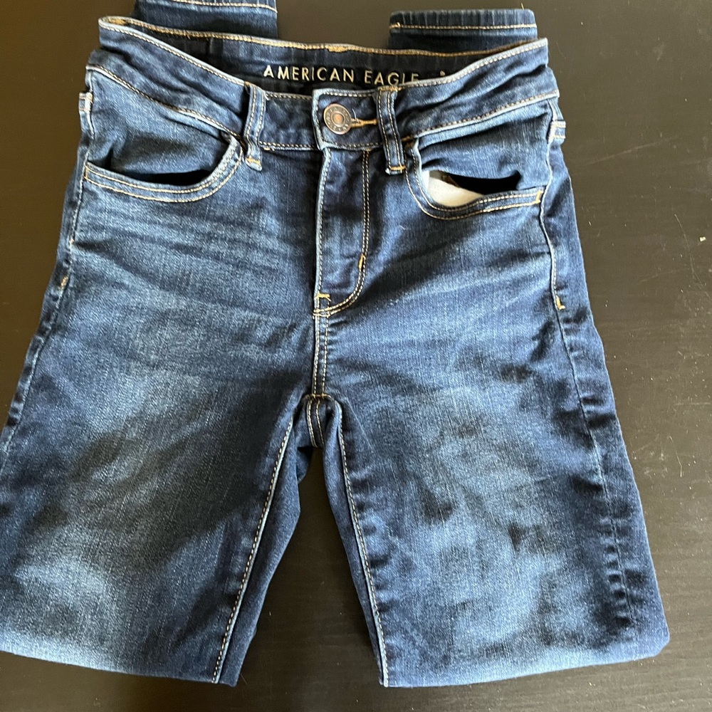AMERICAN EAGLE JEANS